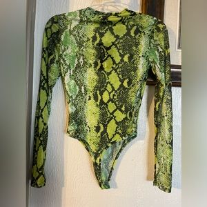 Bodysuit es tranparente y estira